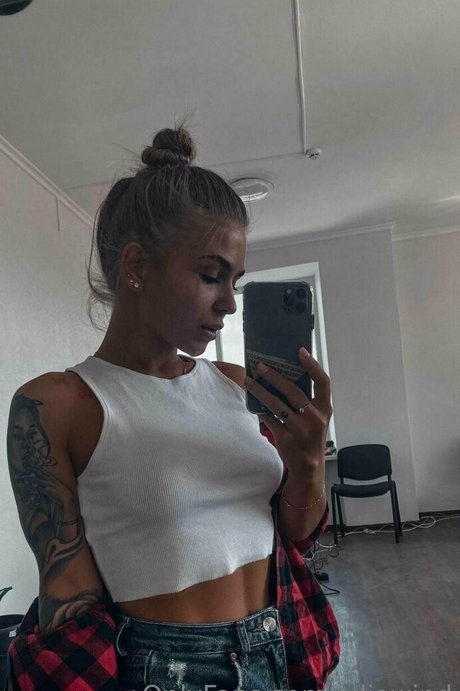 juliawind pretty pornstar photos