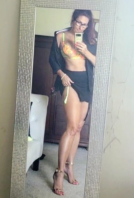 Mandy Majors model art img