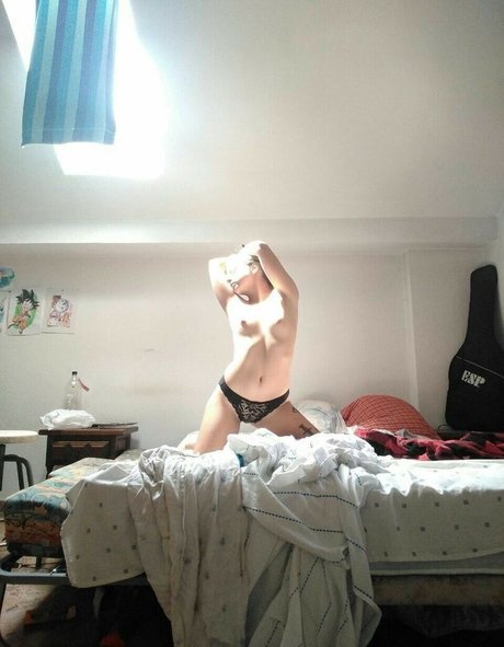 Hurona Rolera model naked img