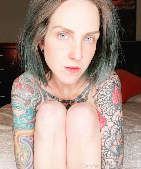 ellabarnettvip sexy model image