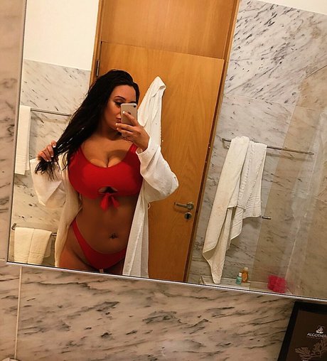 BustyBrunetteS nude star galleries