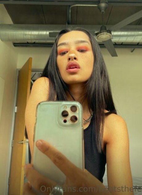 bootsthefeline model hot img