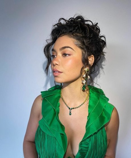 Aulii Cravalho star sexy image