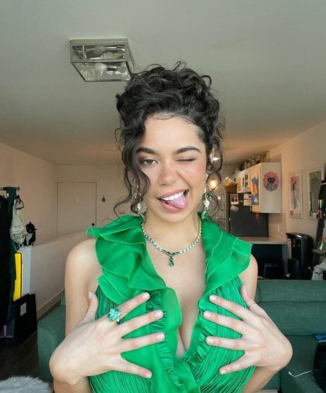 Aulii Cravalho star sexy img