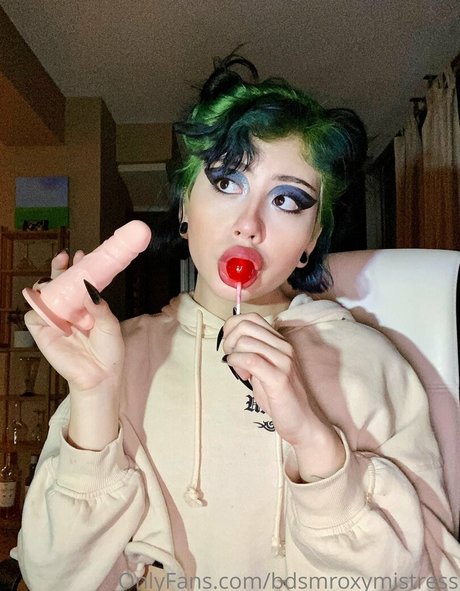 mistressroxybdsm Quick photo