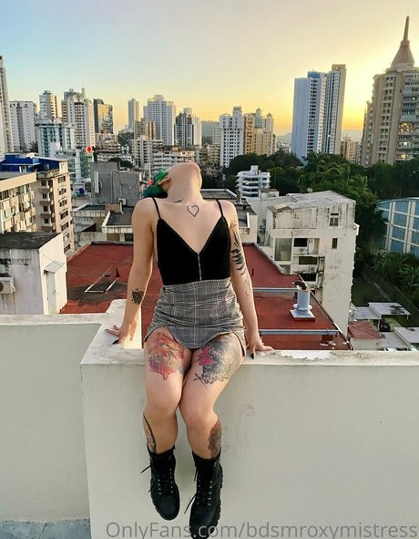 mistressroxybdsm hot pornstar img