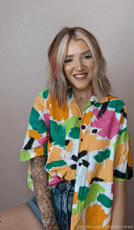 brookes world model naked images