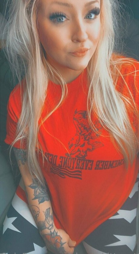 blondekittycattt star top picture