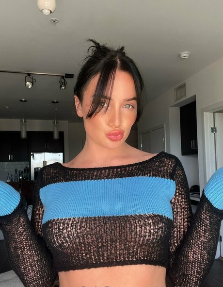 emilykernsx model exclusive img