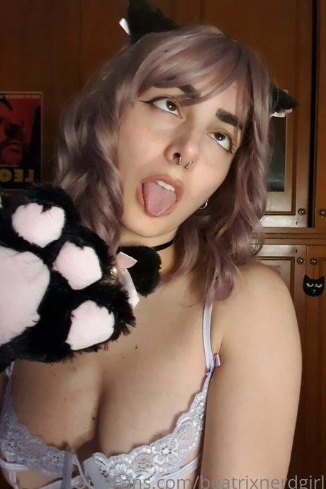 beatrixnerdgirl star nudes archive