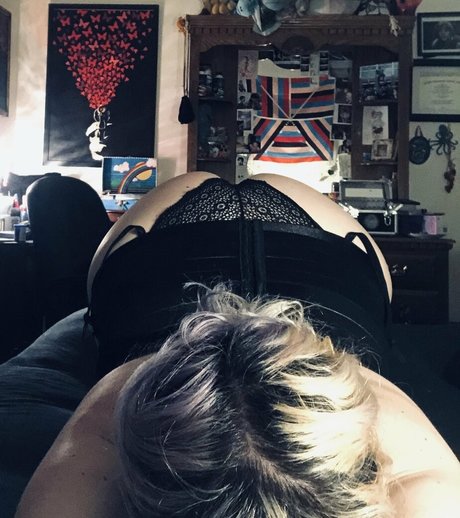 doethebrat naked actress pics