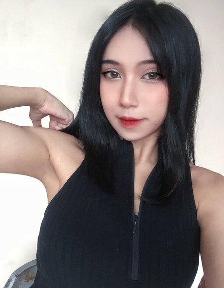 Refeen pretty pornstar image