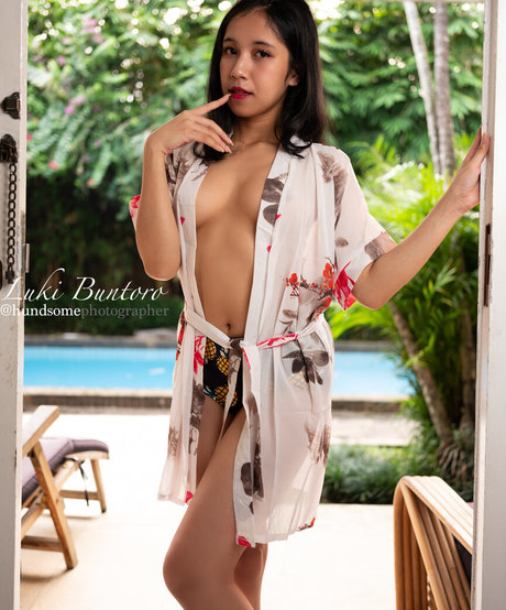 Refeen exclusive pornstar img