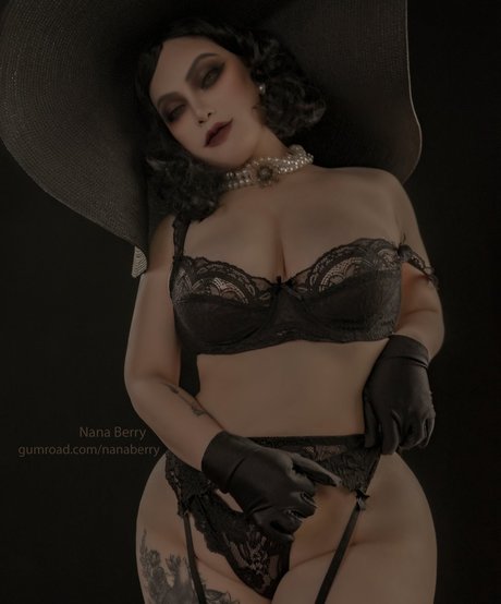 Nana Berry exclusive star image