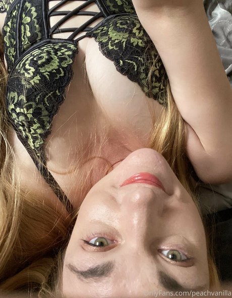 peachvanilla art star archive