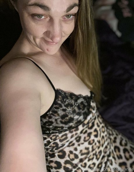 peachvanilla sexy actress image