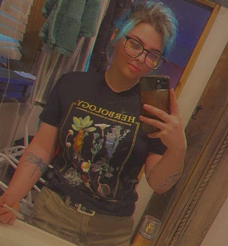 Littlemadds26 model adult photos