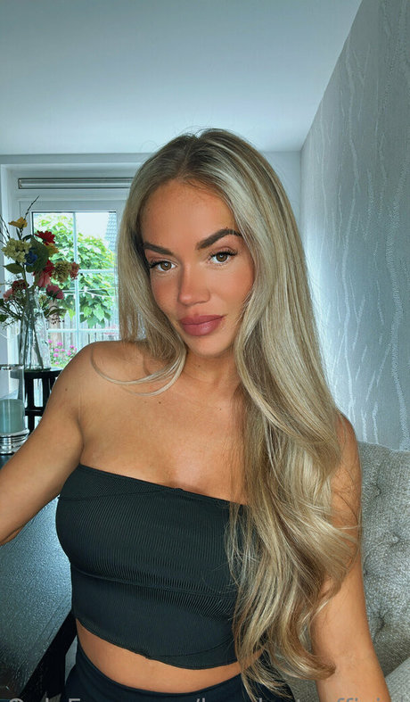 lunalust official pretty pornstar pics