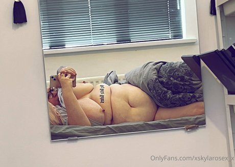 xskylarosex x nice actress pics