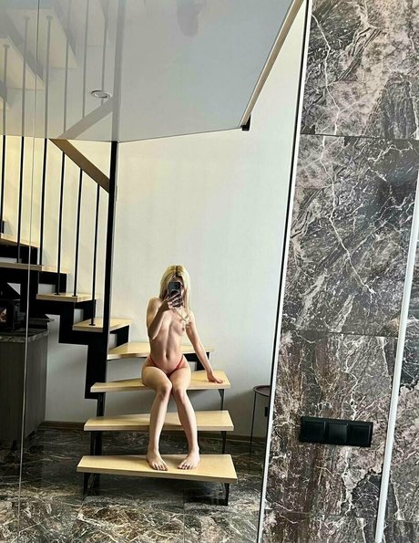 evelinalittledemon erotic actress photo