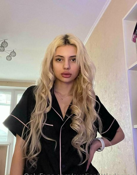 evelinalittledemon adult actress galleries