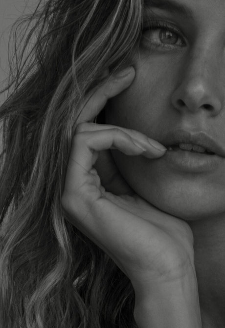 Miacbell model pretty gallery