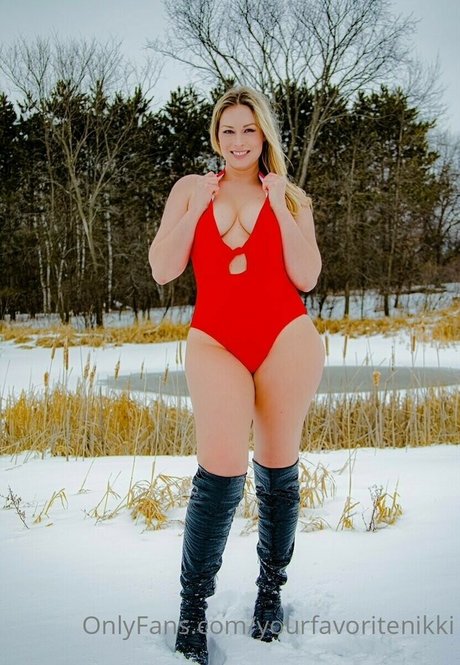 Nikki Baker model perfect images