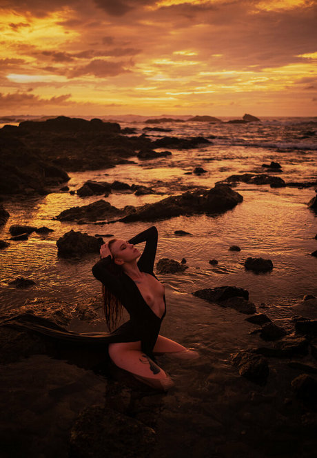 mala nataalka nude star pictures