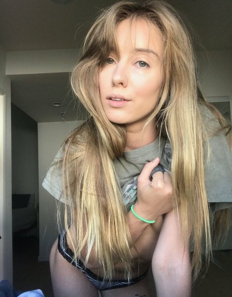 hooters onlyfans beautiful nude image