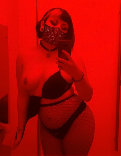 witchhunny model sexy photos