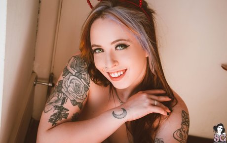 Adistoker sexy actress img