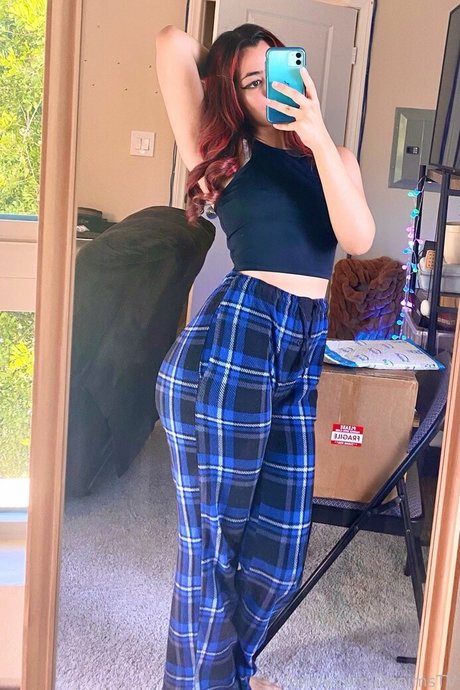 Denims perfect actress pic