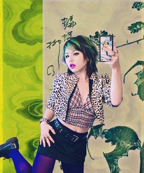 Paris Sun model nudes pictures