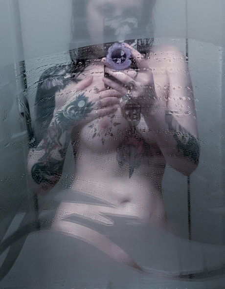 Midnight Mary adult model pics