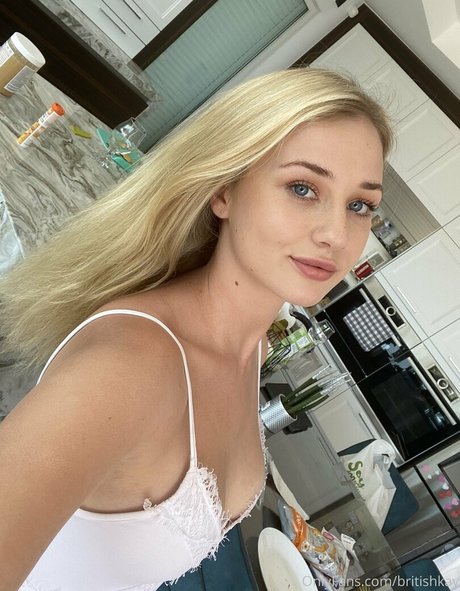 kayklou naked model images