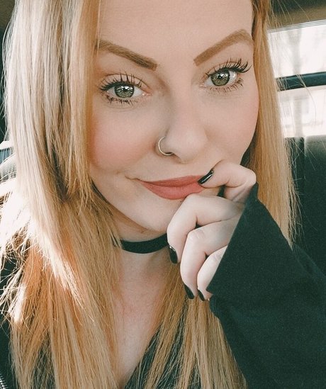 temptressqueen1 model adult picture