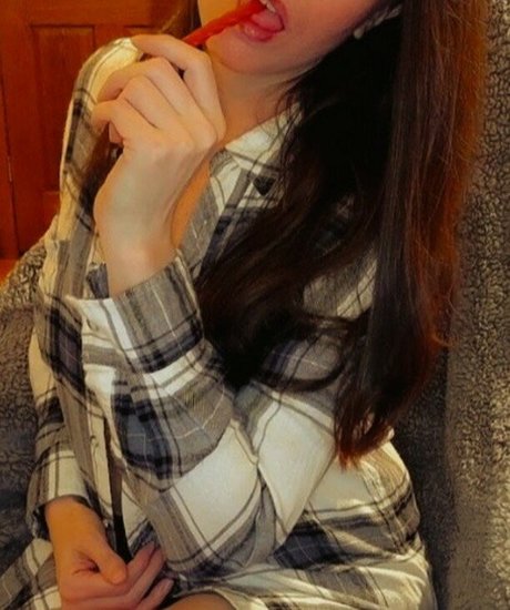 Molly Nova star high quality pic