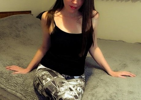 Molly Nova star beautiful img