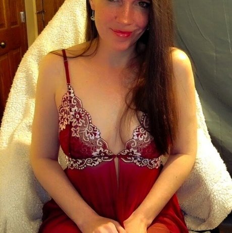 Molly Nova erotic actress pictures