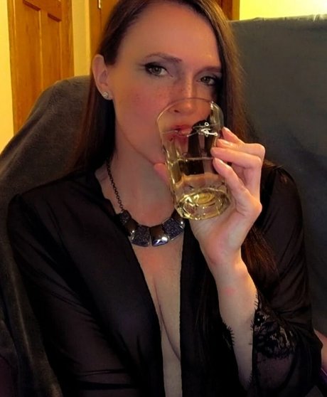 Molly Nova adult star photo