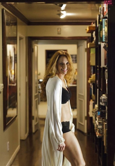 Amanda Righetti top model archive