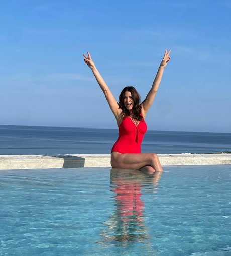 Lisa Snowdon star top pic