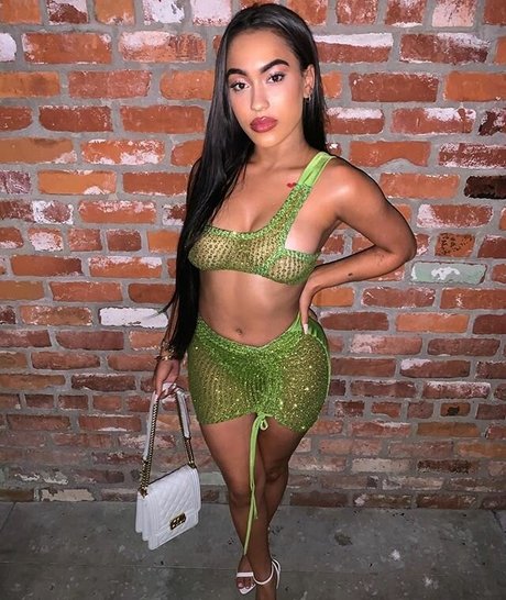 lilmarlie pretty model pic