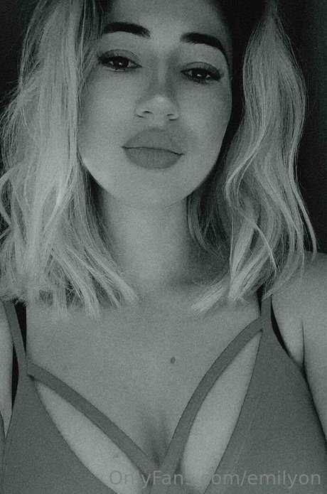 emilyon pornographic actress picture