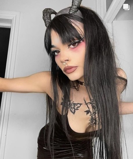 Portsmouth star pornographic pics