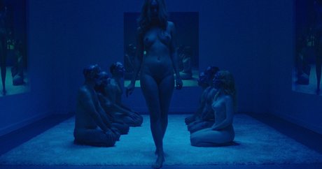 Mia Goth pretty model pic