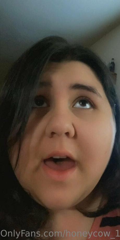 honeycow 17 naked model image