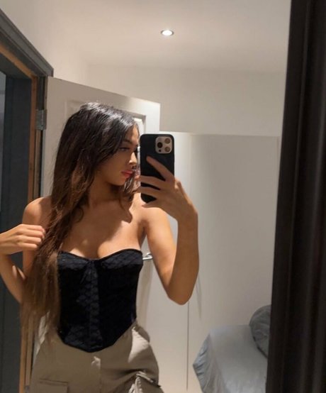 nidakhan nudes star pic