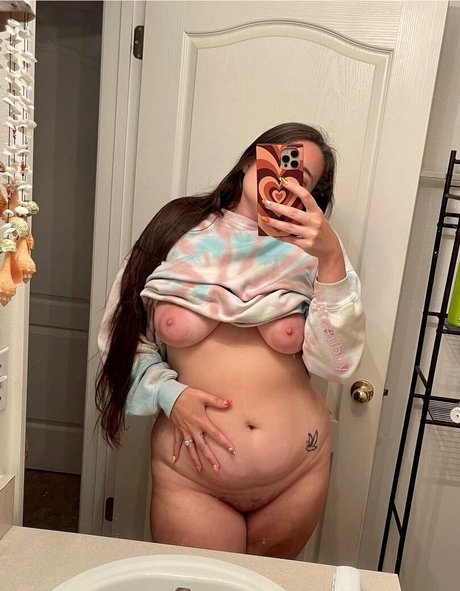 Naughty Mama exclusive star pic