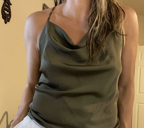 BikiniSquats model art img